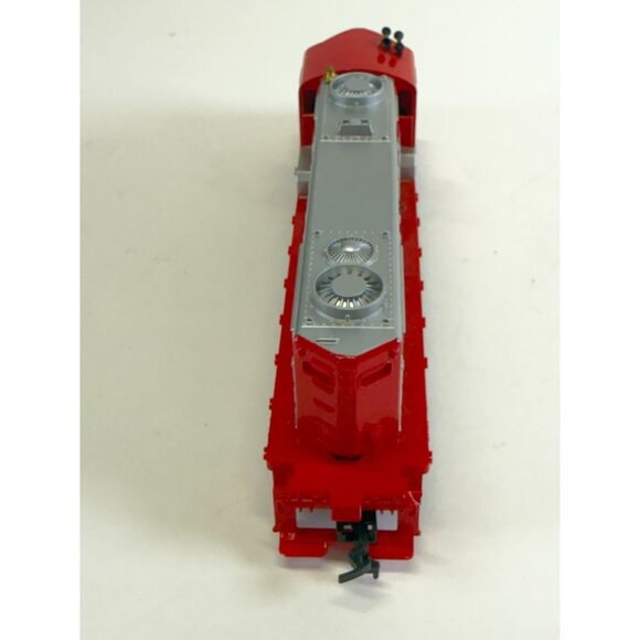 Santa Fe 5628 Tyco Diesel Locomotive HO Scale Red & Silver Model Train - Picture 7 of 9